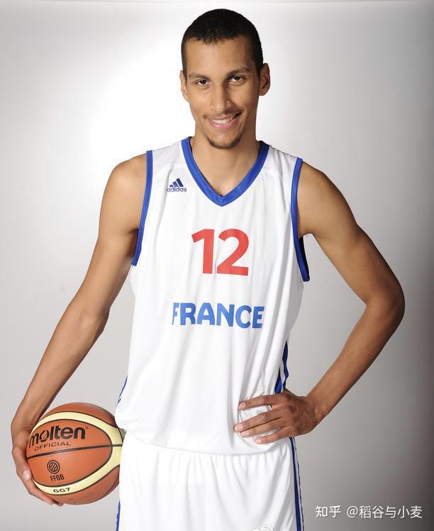 关于法甲赛程吃紧，孟菲斯灰熊转会期官宣签约，媒体盛赞，球队文化再被提及的信息