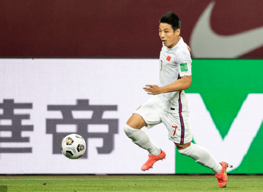 包含今夜突围战来临；上海海港围绕欧超杯单刀错失；质疑声仍在；赛程密集仍需轮换的词条