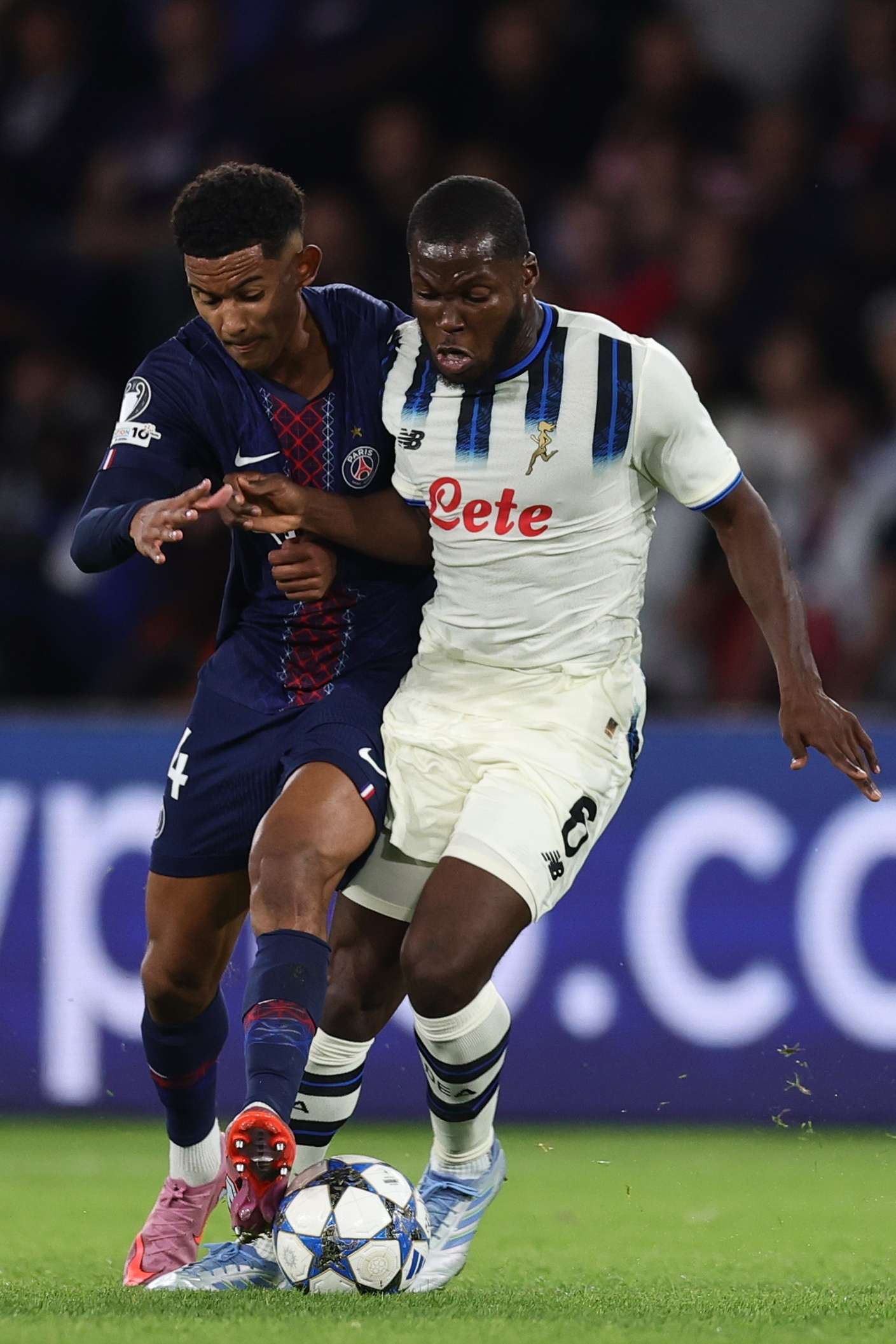 关于离谱！巴黎圣日耳曼迎来里程碑里程碑夜广州队门线救险，曼联遗憾出局备战欧冠的信息